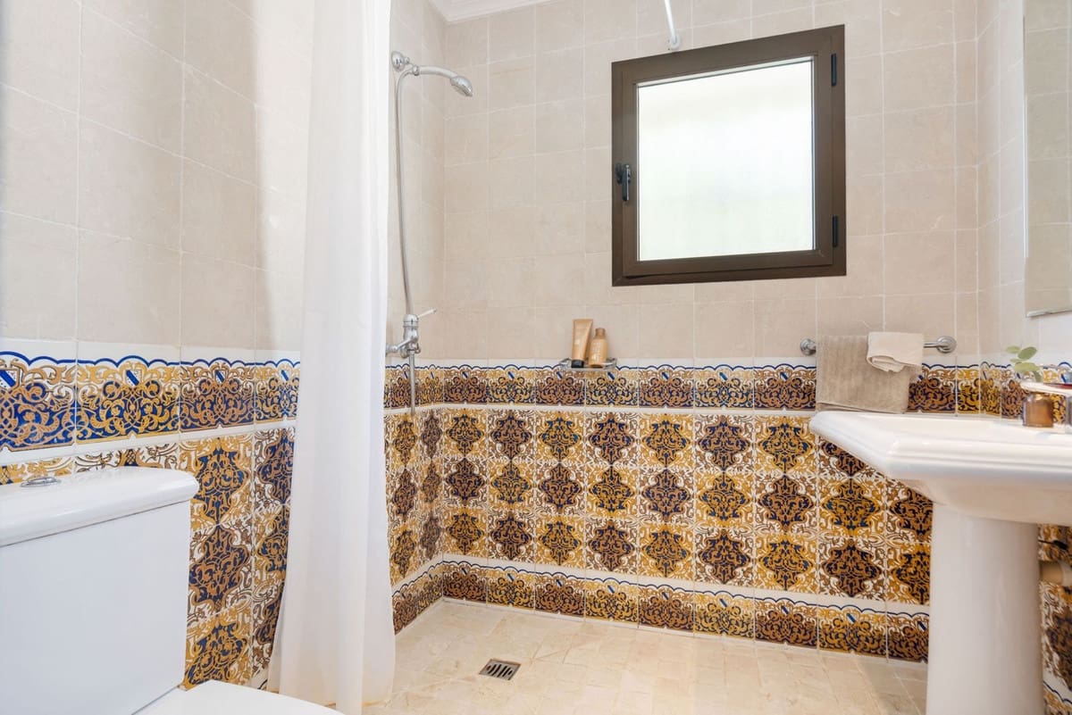 6 bedroom Villa for sale in La Sierrezuela with pool garage - € 1,995,000 (Ref: 9564019)