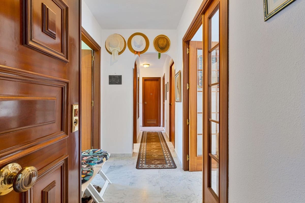 2 makuuhuone Huoneisto myytävänä paikassa Fuengirola mukana uima-altaan 
autotalli - 379 000 € (Ref: 9564021)