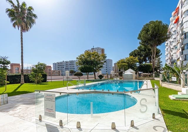 2 makuuhuone Huoneisto myytävänä paikassa Fuengirola mukana uima-altaan 
autotalli - 379 000 € (Ref: 9564021)