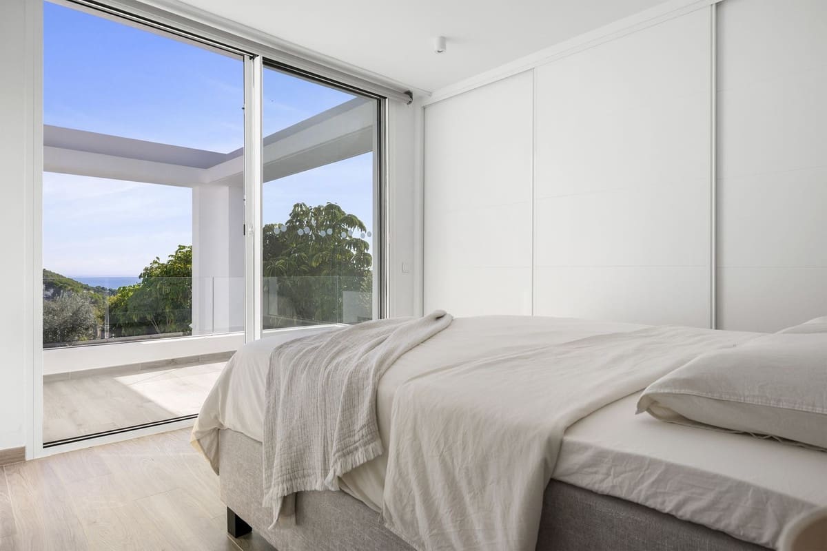 3 bedroom Villa for sale in Mijas with pool - € 1,350,000 (Ref: 9566476)