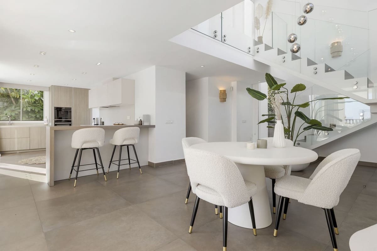 3 bedroom Villa for sale in Mijas with pool - € 1,350,000 (Ref: 9566476)