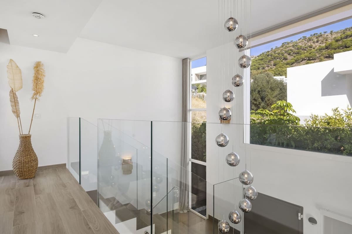 3 bedroom Villa for sale in Mijas with pool - € 1,350,000 (Ref: 9566476)