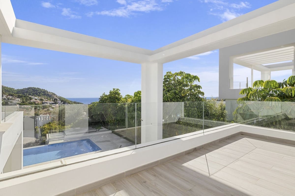 3 bedroom Villa for sale in Mijas with pool - € 1,350,000 (Ref: 9566476)