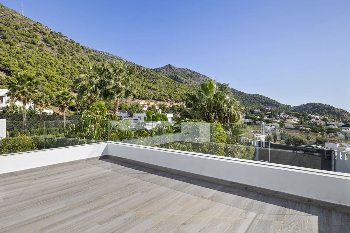 3 bedroom Villa for sale in Mijas with pool - € 1,350,000 (Ref: 9566476)