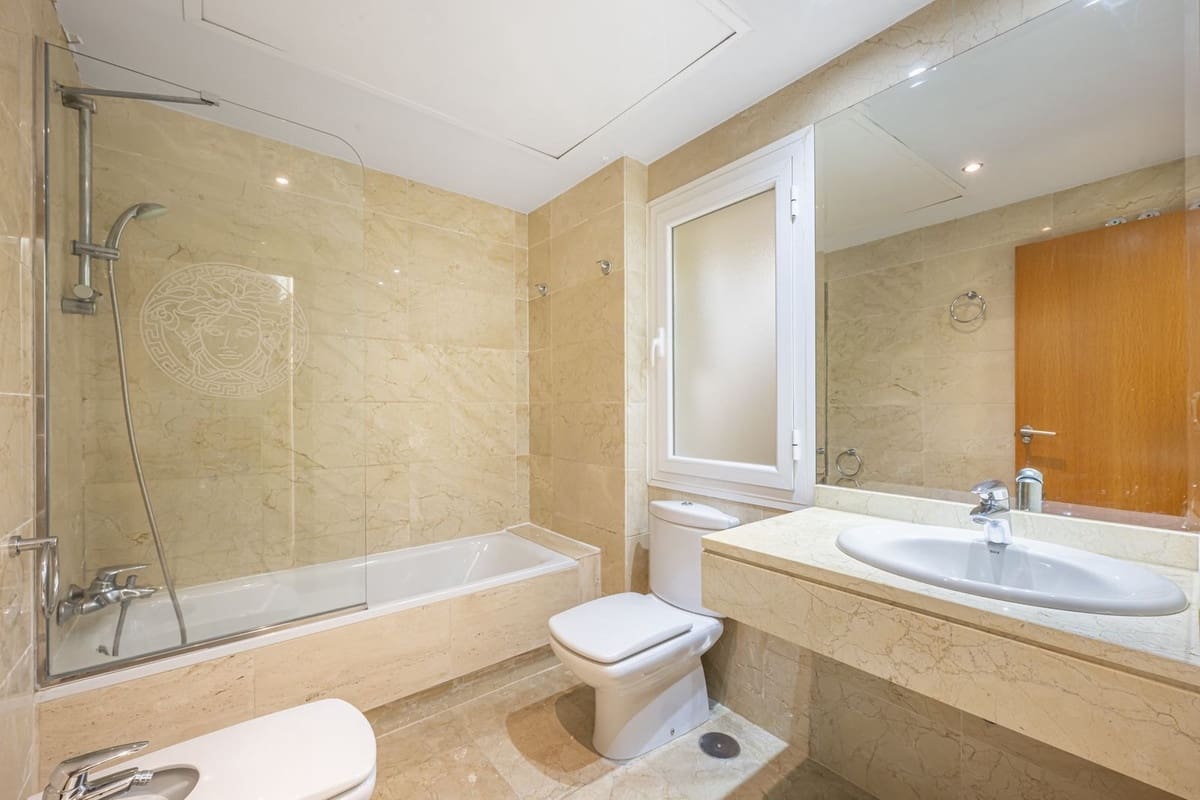 2 chambre Appartement à vendre à Estepona avec piscine garage - 325 000 € (Ref: 9569530)