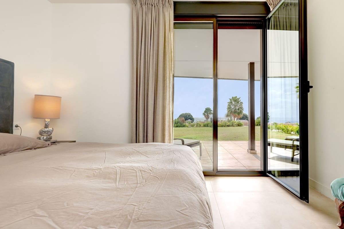 3 bedroom Apartment for sale in Bahia de Casares with pool garage - € 699,000 (Ref: 9581286)