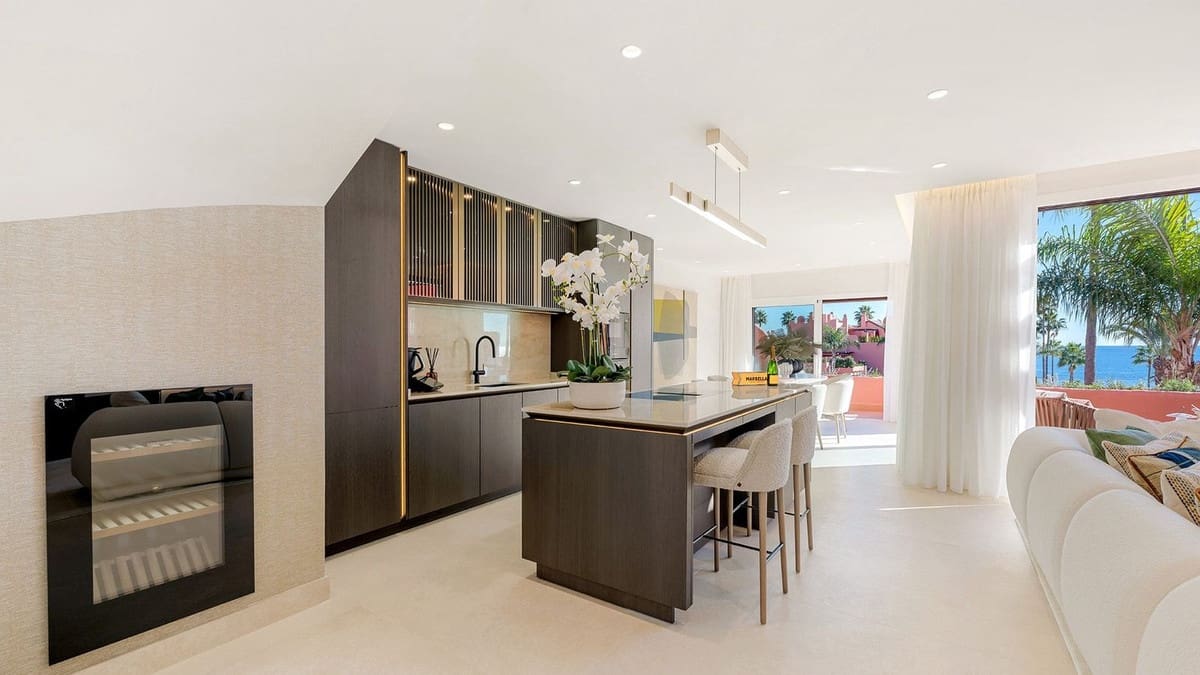 3 bedroom Apartment for sale in New Golden Mile with pool garage - € 2,995,000 (Ref: 9581287)