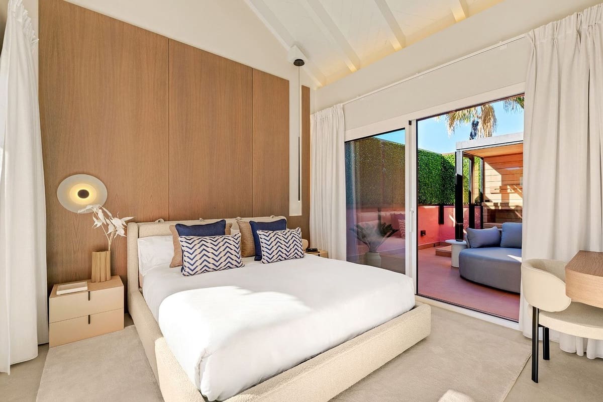 3 bedroom Apartment for sale in New Golden Mile with pool garage - € 2,995,000 (Ref: 9581287)