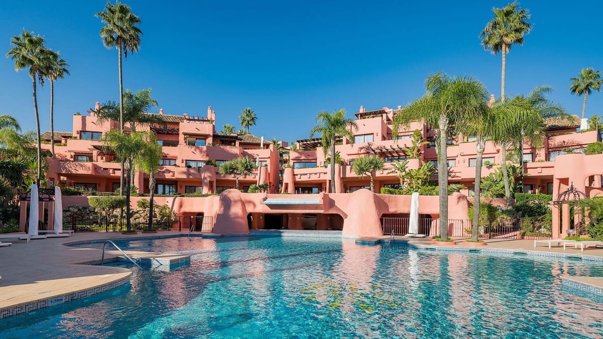 3 bedroom Apartment for sale in New Golden Mile with pool garage - € 2,995,000 (Ref: 9581287)