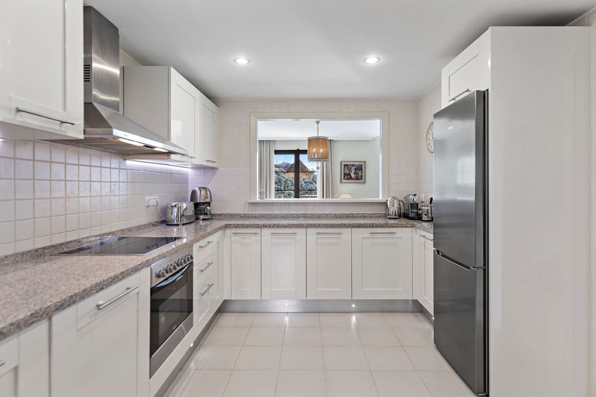 4 chambre Maison de Ville à vendre à Los Arqueros avec piscine garage - 1 050 000 € (Ref: 9581288)