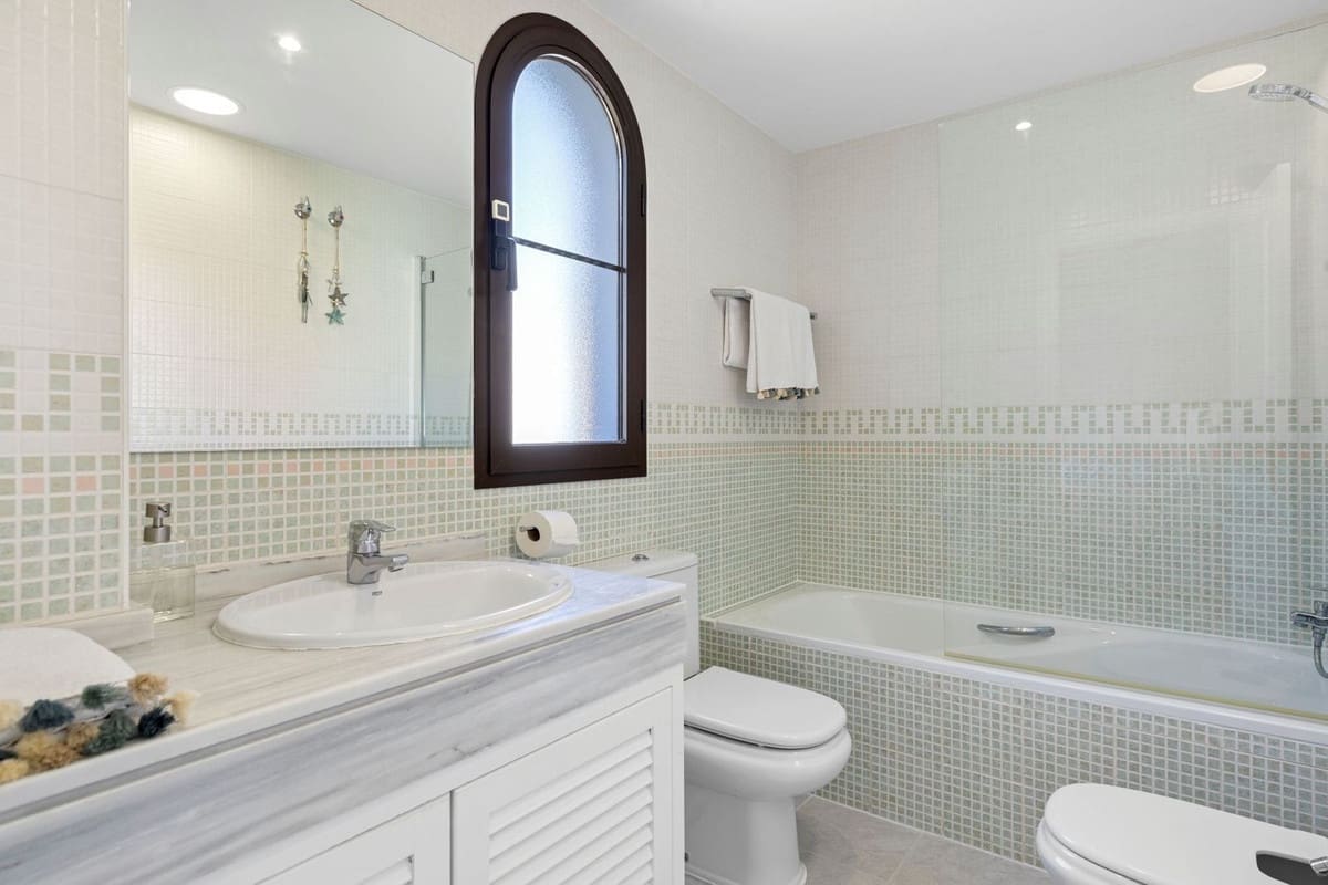 4 chambre Maison de Ville à vendre à Los Arqueros avec piscine garage - 1 050 000 € (Ref: 9581288)