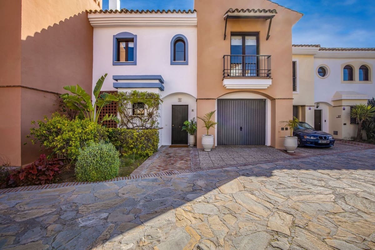 4 chambre Maison de Ville à vendre à Los Arqueros avec piscine garage - 1 050 000 € (Ref: 9581288)