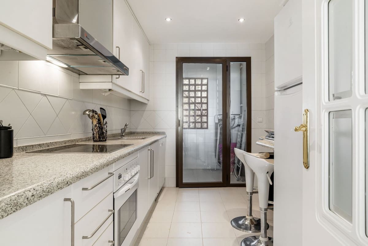 2 sovrum Lägenhet till salu i Los Arqueros med pool garage - 469 950 € (Ref: 9584673)