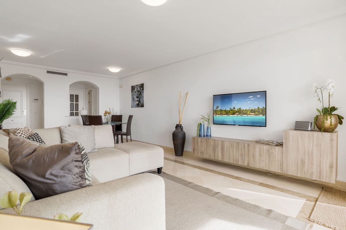 2 soveværelse Lejlighed til salg i Los Arqueros med swimmingpool garage - € 469.950 (Ref: 9584673)