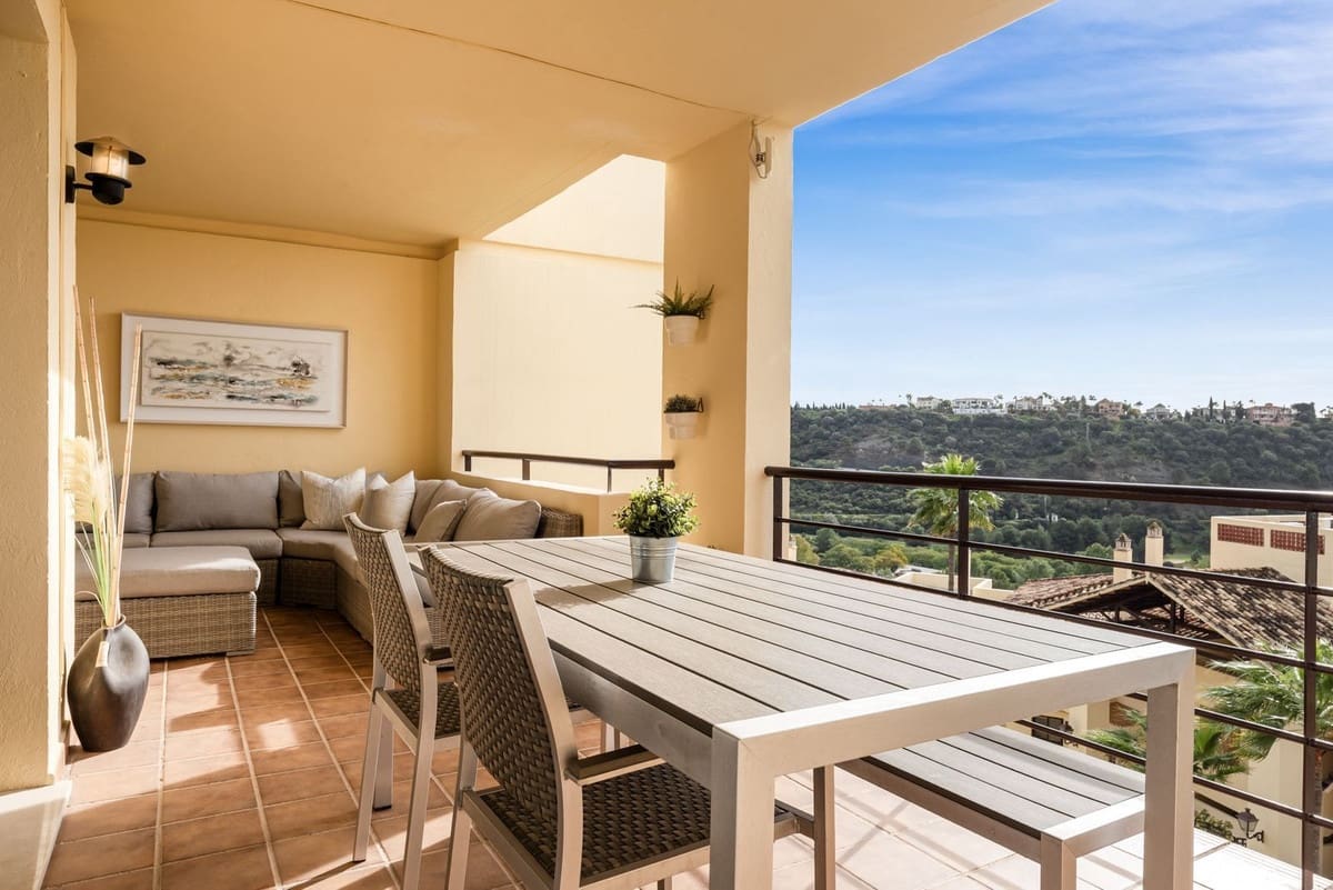 2 soveværelse Lejlighed til salg i Los Arqueros med swimmingpool garage - € 469.950 (Ref: 9584673)