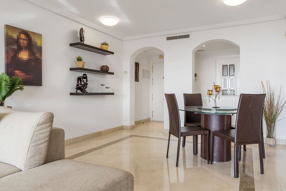 2 soveværelse Lejlighed til salg i Los Arqueros med swimmingpool garage - € 469.950 (Ref: 9584673)