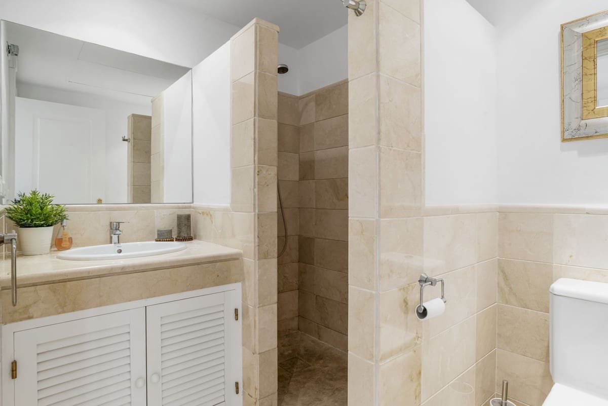 2 soveværelse Lejlighed til salg i Los Arqueros med swimmingpool garage - € 469.950 (Ref: 9584673)