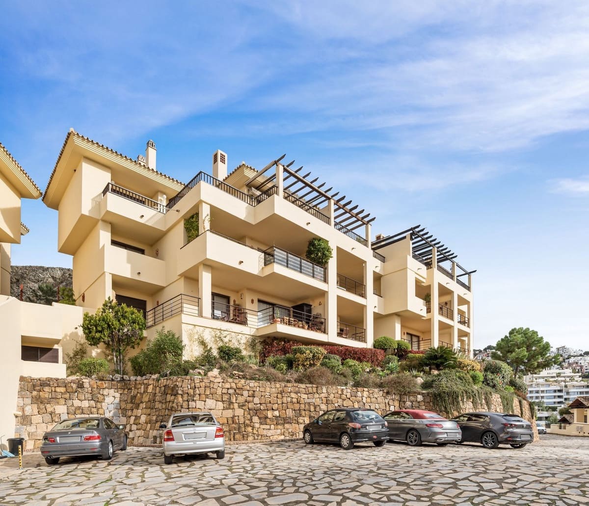 2 soveværelse Lejlighed til salg i Los Arqueros med swimmingpool garage - € 469.950 (Ref: 9584673)