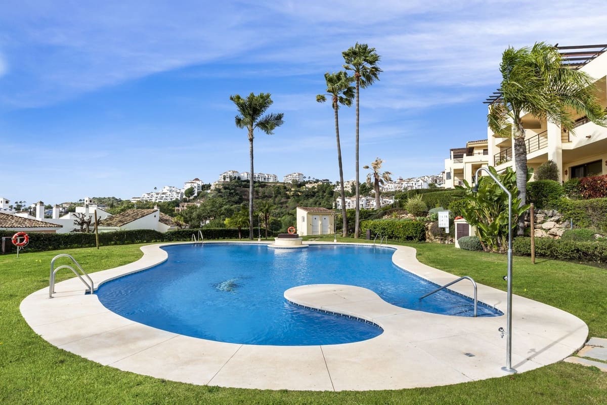 2 soveværelse Lejlighed til salg i Los Arqueros med swimmingpool garage - € 469.950 (Ref: 9584673)