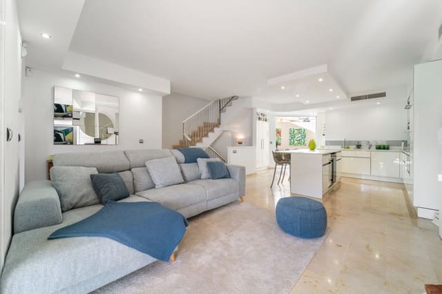 4 slaapkamer Halfvrijstaande villa te koop in Costabella, Marbella met zwembad garage - € 775.000 (Ref: 9584675)