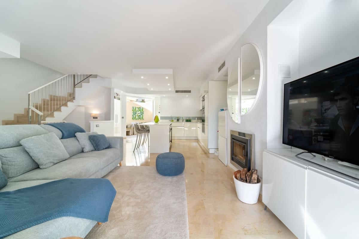 4 slaapkamer Halfvrijstaande villa te koop in Costabella met zwembad garage - € 775.000 (Ref: 9584675)