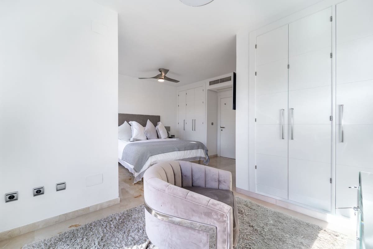 4 slaapkamer Halfvrijstaande villa te koop in Costabella met zwembad garage - € 775.000 (Ref: 9584675)