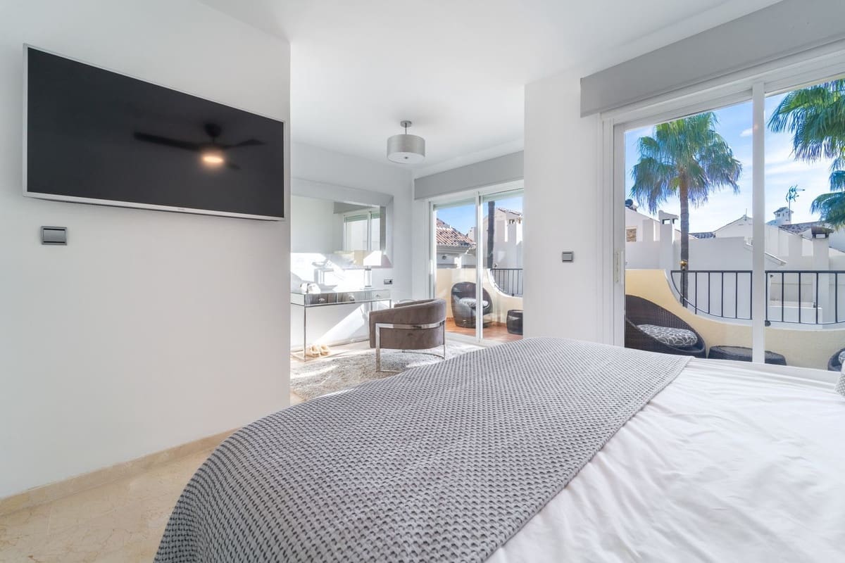 4 slaapkamer Halfvrijstaande villa te koop in Costabella met zwembad garage - € 775.000 (Ref: 9584675)