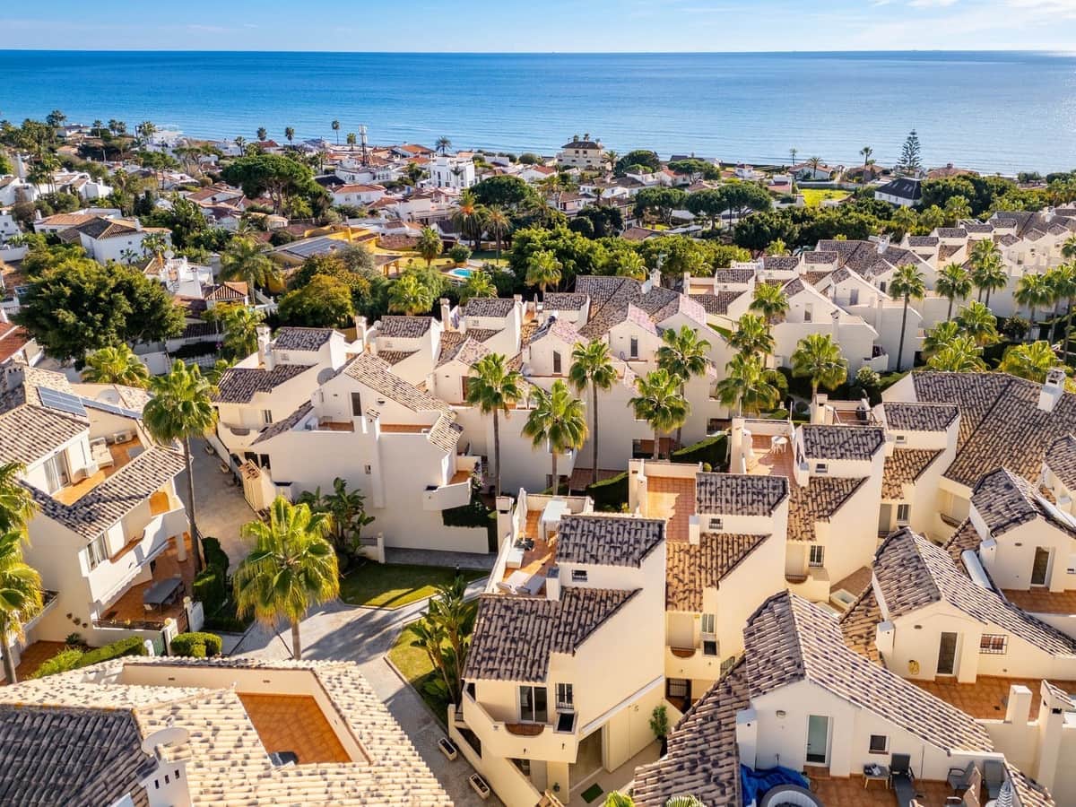 4 slaapkamer Halfvrijstaande villa te koop in Costabella met zwembad garage - € 775.000 (Ref: 9584675)