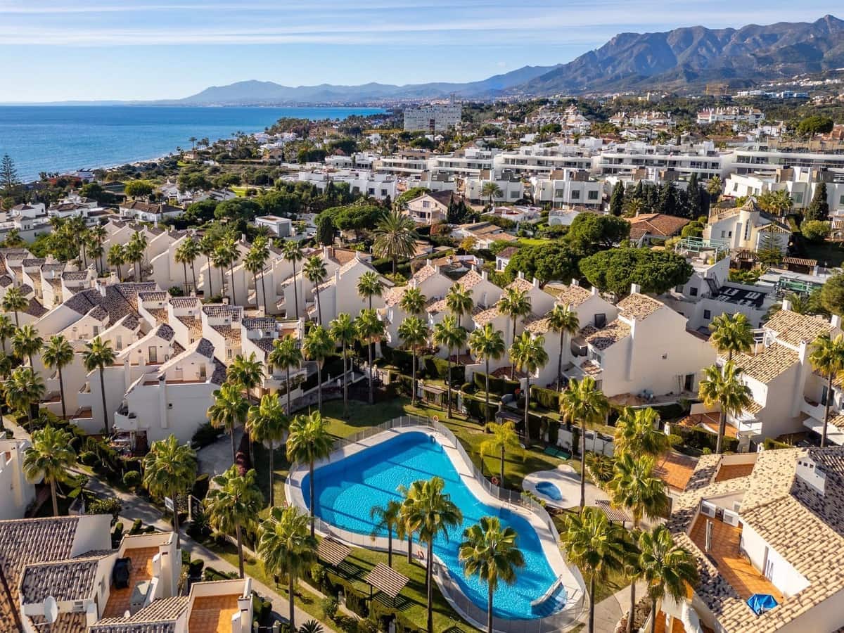 4 slaapkamer Halfvrijstaande villa te koop in Costabella met zwembad garage - € 775.000 (Ref: 9584675)