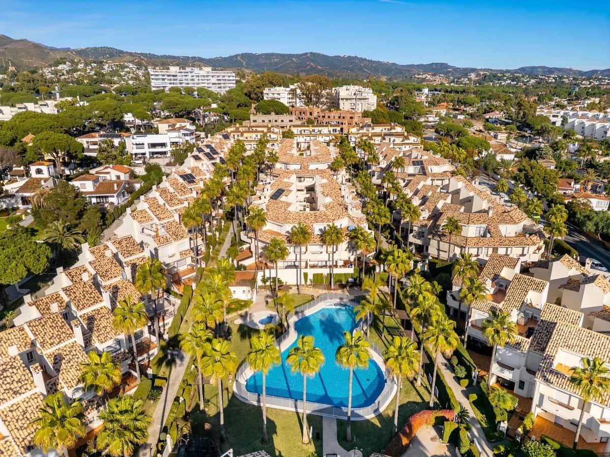 4 slaapkamer Halfvrijstaande villa te koop in Costabella met zwembad garage - € 775.000 (Ref: 9584675)