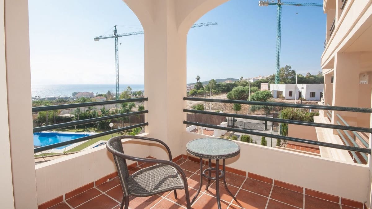 2 sypialnia Apartament na sprzedaż w La Duquesa / Puerto de la Duquesa z basenem garażem - 269 000 € (Ref: 9590391)