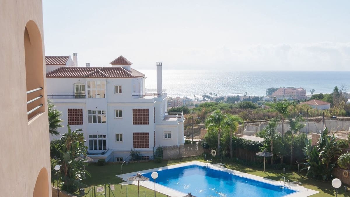 2 sypialnia Apartament na sprzedaż w La Duquesa / Puerto de la Duquesa z basenem garażem - 269 000 € (Ref: 9590391)