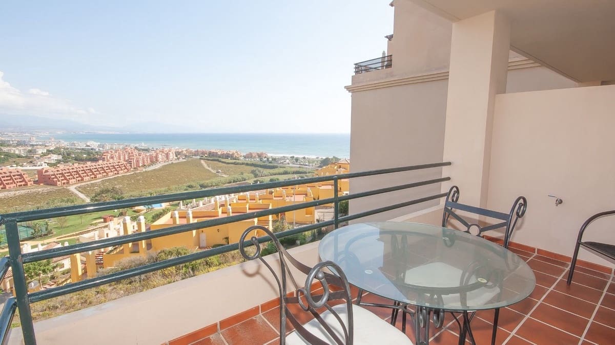 2 soveværelse Lejlighed til salg i La Duquesa / Puerto de la Duquesa med swimmingpool garage - € 269.000 (Ref: 9590391)