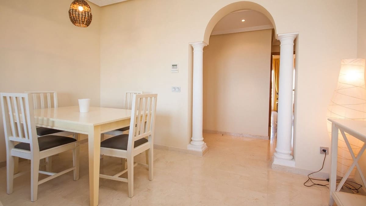 2 soveværelse Lejlighed til salg i La Duquesa / Puerto de la Duquesa med swimmingpool garage - € 269.000 (Ref: 9590391)
