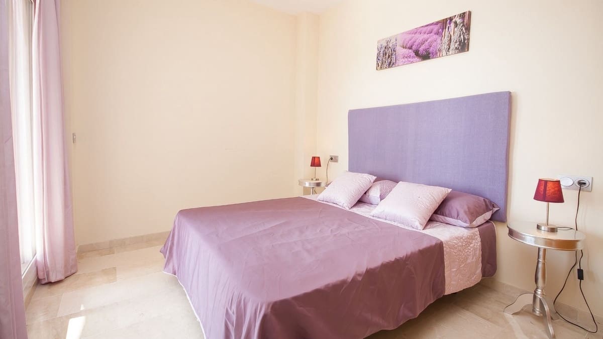 2 soveværelse Lejlighed til salg i La Duquesa / Puerto de la Duquesa med swimmingpool garage - € 269.000 (Ref: 9590391)