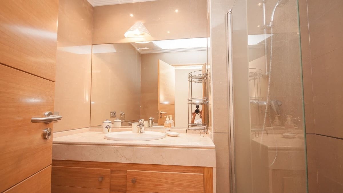 2 soveværelse Lejlighed til salg i La Duquesa / Puerto de la Duquesa med swimmingpool garage - € 269.000 (Ref: 9590391)