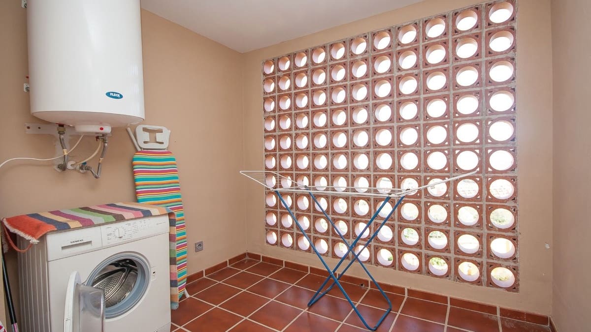 2 soveværelse Lejlighed til salg i La Duquesa / Puerto de la Duquesa med swimmingpool garage - € 269.000 (Ref: 9590391)