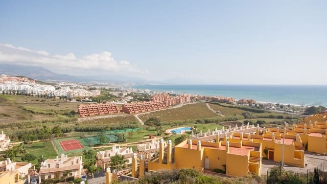 2 quarto Apartamento para venda em La Duquesa / Puerto de la Duquesa, Manilva com piscina garagem - 269 000 € (Ref: 9590391)