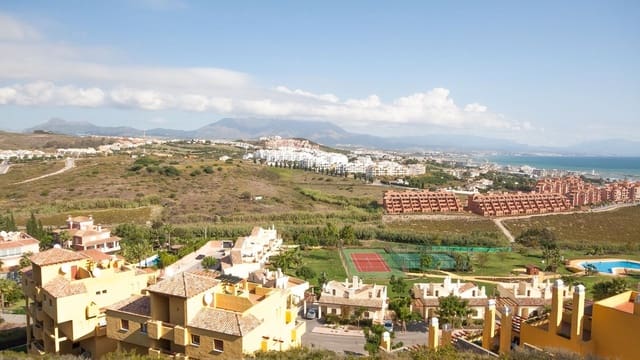 2 quarto Apartamento para venda em La Duquesa / Puerto de la Duquesa, Manilva com piscina garagem - 269 000 € (Ref: 9590391)