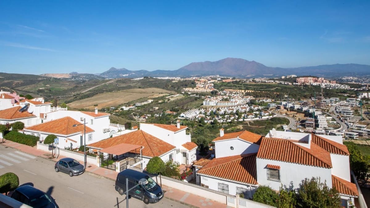 Apartamento de 2 habitaciones en La Duquesa / Puerto de la Duquesa en venta con piscina garaje - 229.950 € (Ref: 9590570)