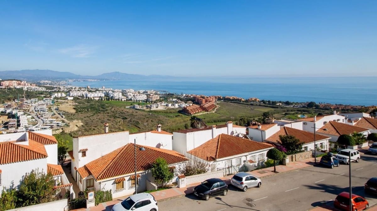 Apartamento de 2 habitaciones en La Duquesa / Puerto de la Duquesa en venta con piscina garaje - 229.950 € (Ref: 9590570)