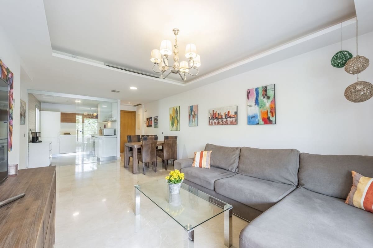 3 bedroom Apartment for sale in San Pedro de Alcantara with pool garage - € 649,000 (Ref: 9592004)