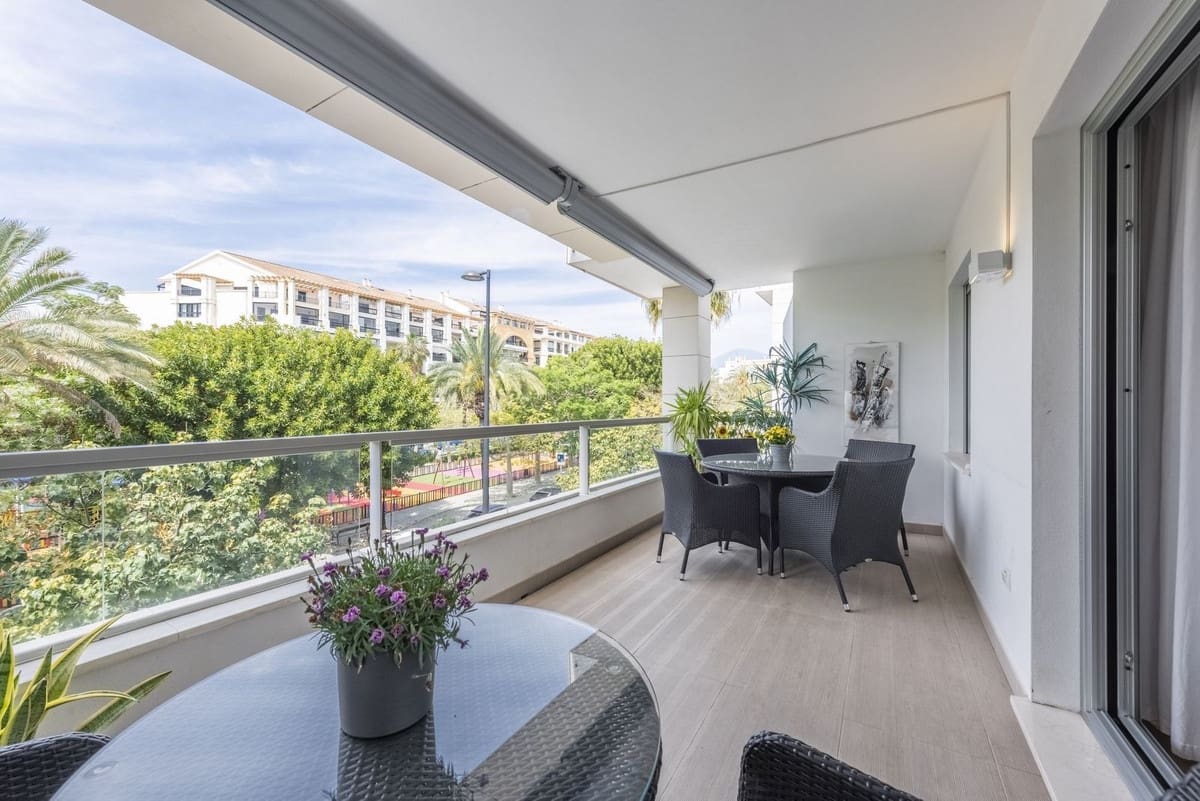3 bedroom Apartment for sale in San Pedro de Alcantara with pool garage - € 649,000 (Ref: 9592004)