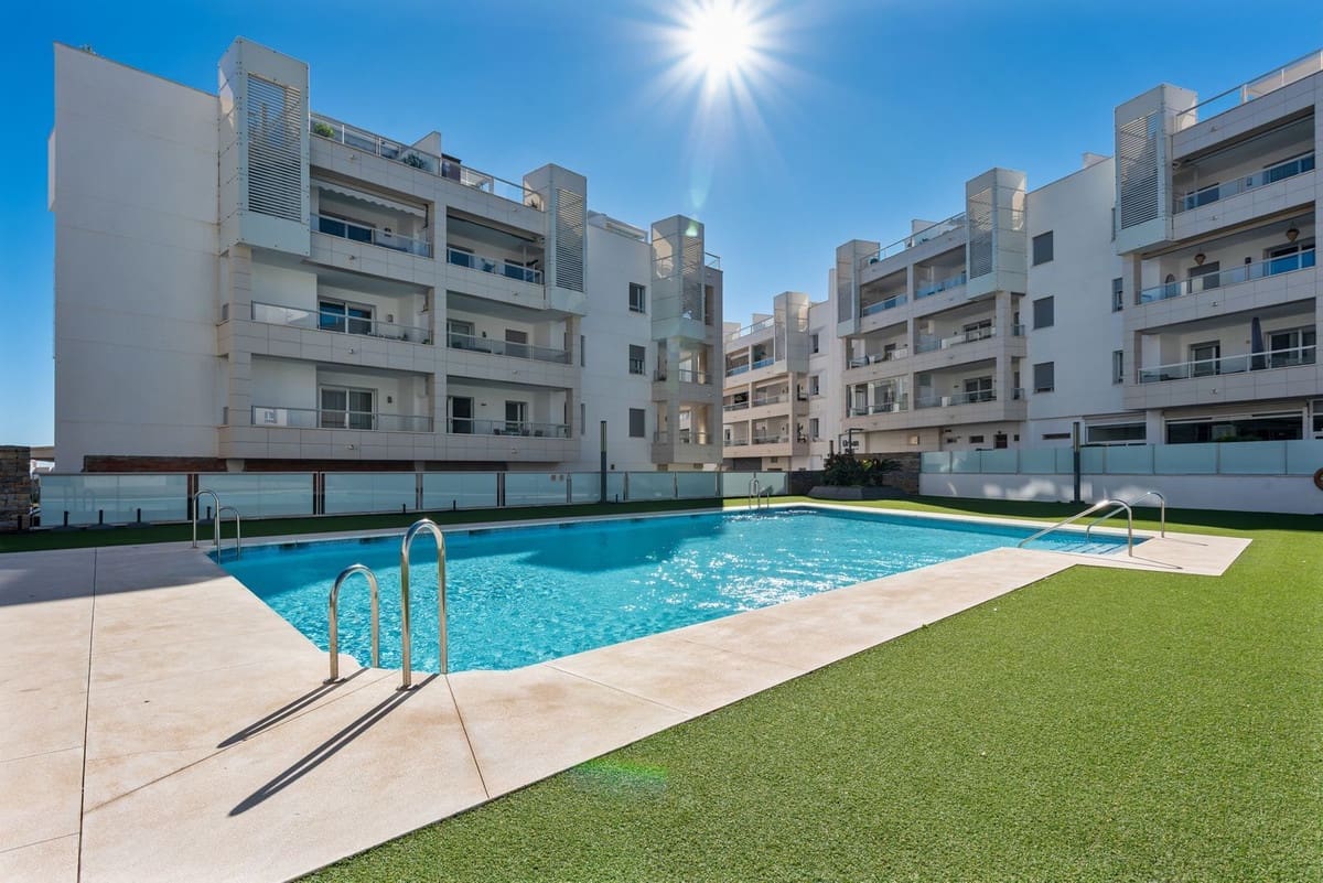 3 bedroom Apartment for sale in San Pedro de Alcantara with pool garage - € 649,000 (Ref: 9592004)