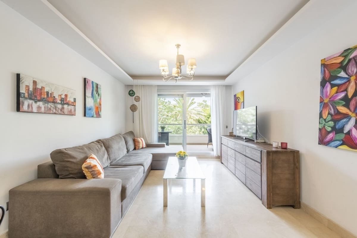 3 bedroom Apartment for sale in San Pedro de Alcantara with pool garage - € 649,000 (Ref: 9592004)