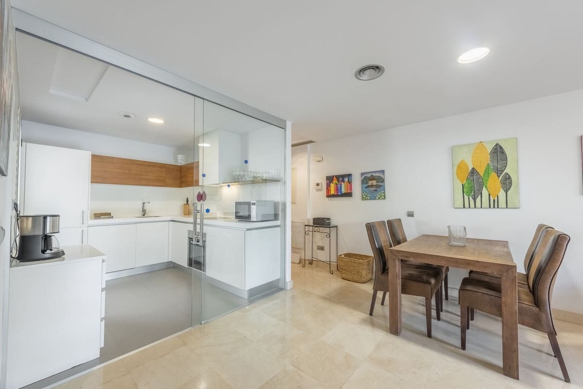 3 bedroom Apartment for sale in San Pedro de Alcantara with pool garage - € 649,000 (Ref: 9592004)