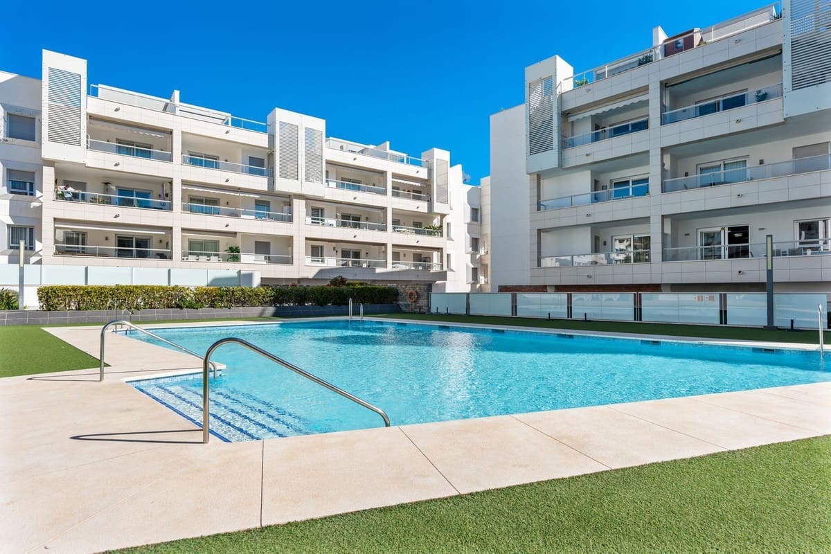 3 bedroom Apartment for sale in San Pedro de Alcantara with pool garage - € 649,000 (Ref: 9592004)