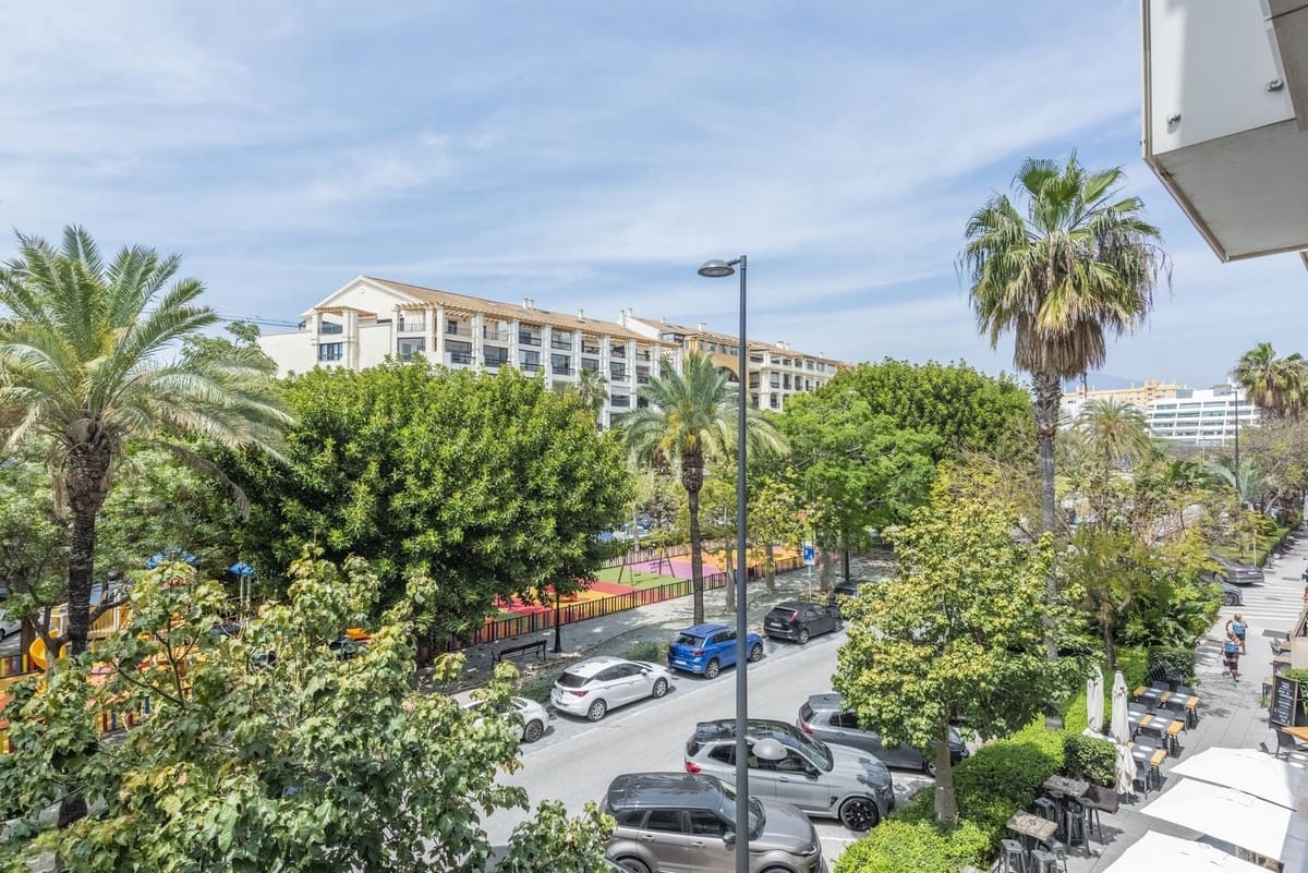 3 bedroom Apartment for sale in San Pedro de Alcantara with pool garage - € 649,000 (Ref: 9592004)