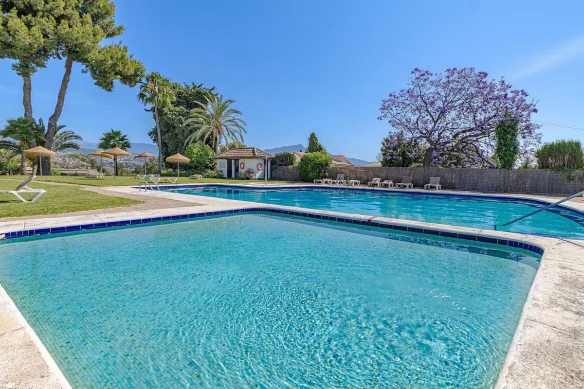 1 chambre Appartement à vendre à Nueva Andalucia avec piscine garage - 309 000 € (Ref: 9592005)