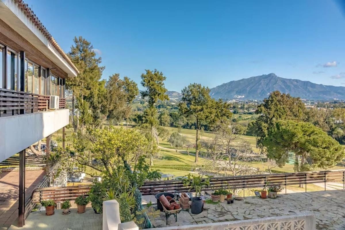 1 chambre Appartement à vendre à Nueva Andalucia avec piscine garage - 309 000 € (Ref: 9592005)